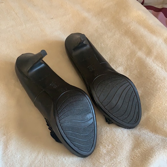 Heels - Picture 5 of 5